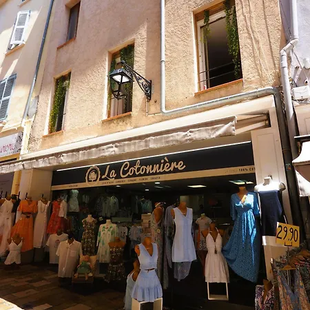 Voltaire Yourhosthelper Apartment