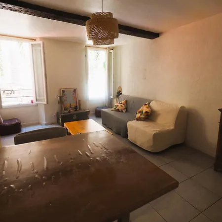 Voltaire Yourhosthelper Apartment