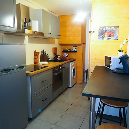 Voltaire Yourhosthelper Apartment